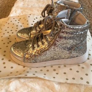 3 for $25 Sale! 🧜🏼‍♀️ Sparkly silver kicks